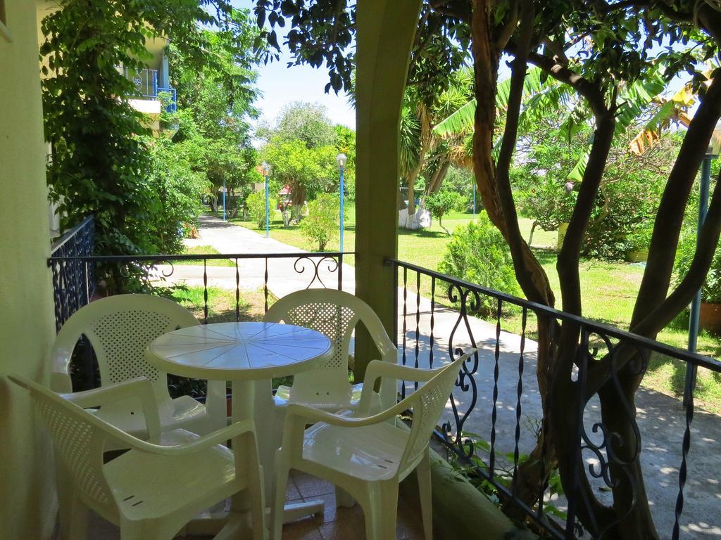 Maritime Hotel Apartments Petaloudes Exterior foto