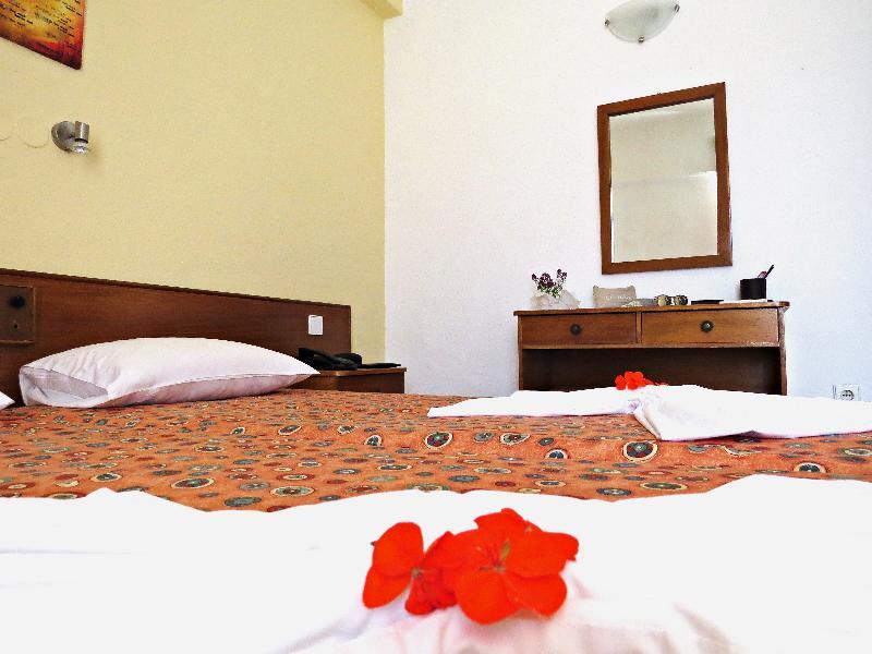 Maritime Hotel Apartments Petaloudes Exterior foto