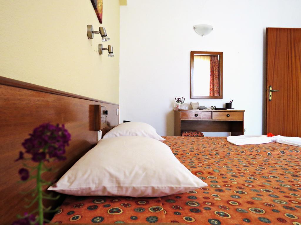 Maritime Hotel Apartments Petaloudes Exterior foto
